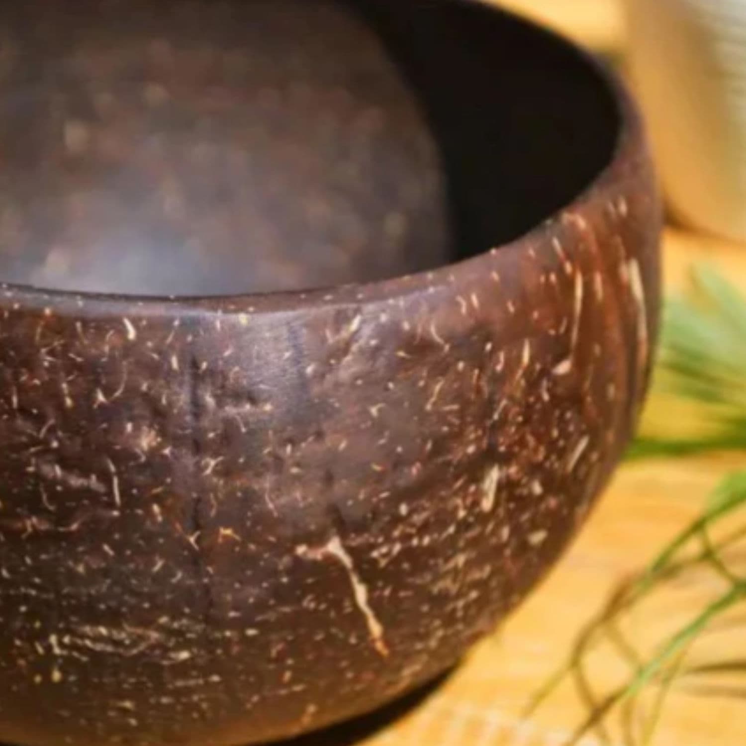 Round Polished Textured Coconut Bowls 400ml alternate image