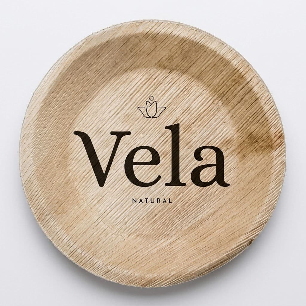 6" / 15 cm Round Palm Leaf Plates - 25 Pack product image 1